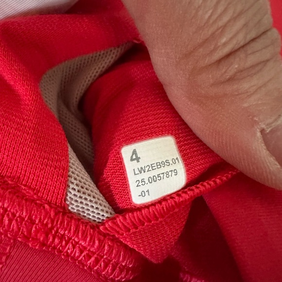 Lululemon red glow set energy longline bra and hotty hot shorts - Picture 5 of 9